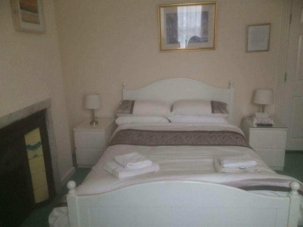 The Avenue 3*