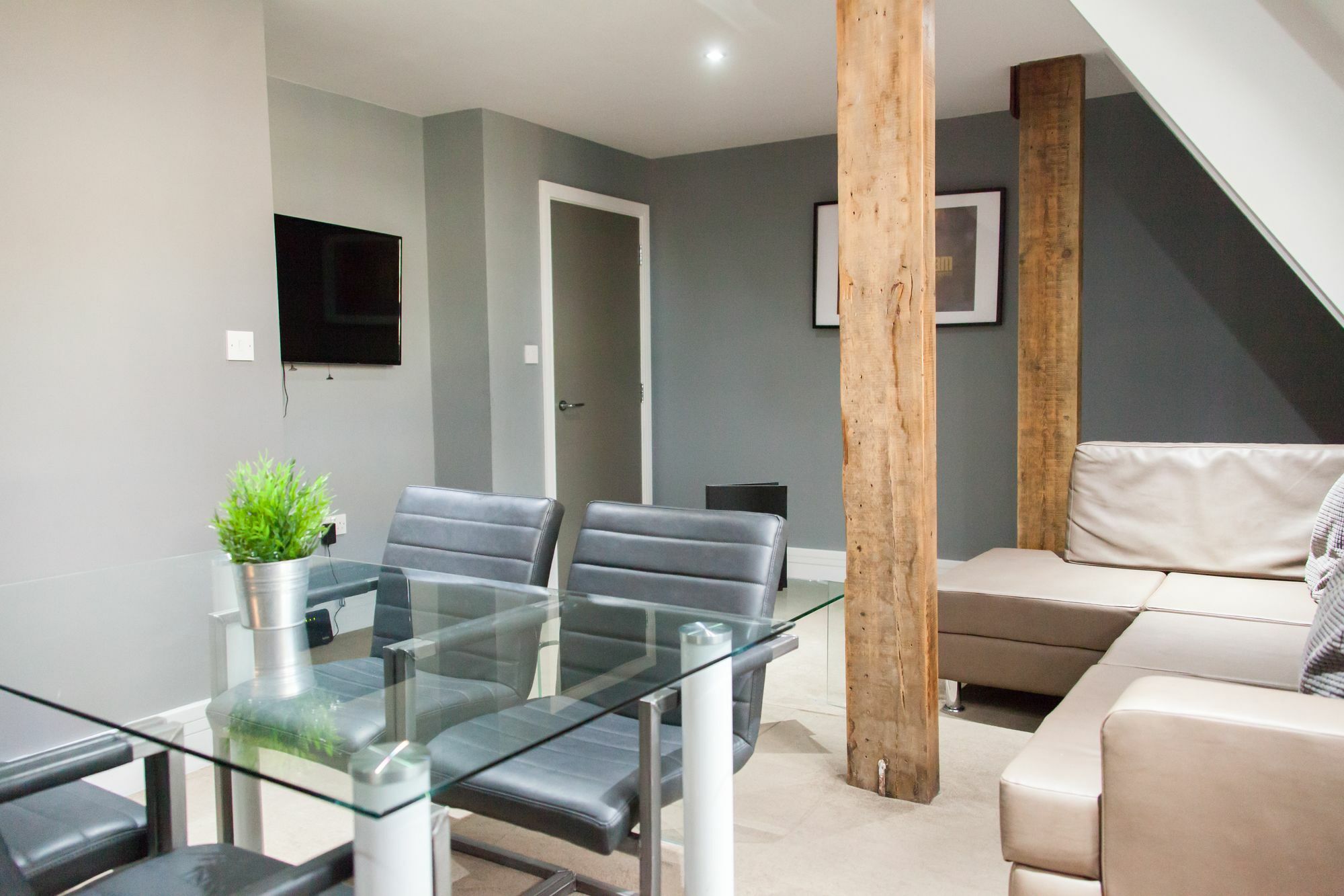 Apartment Dream Center