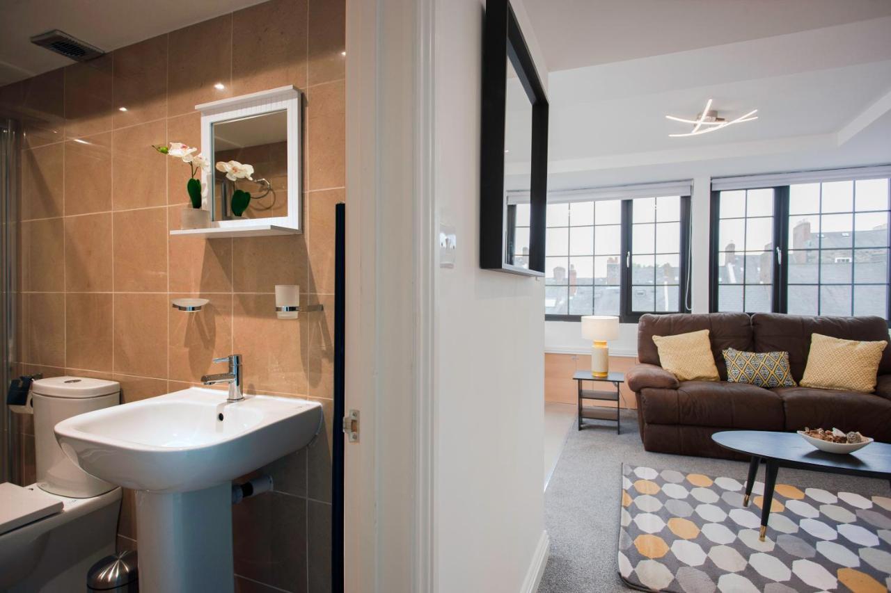 Apartment Oakstays - Bright, Spacious Gem