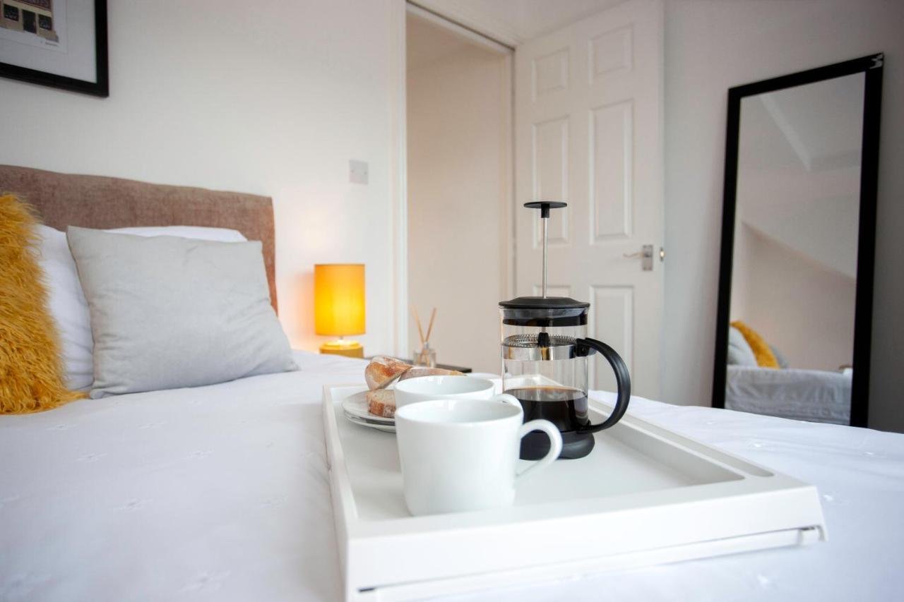 Oakstays - Bright, Spacious Gem Apartment