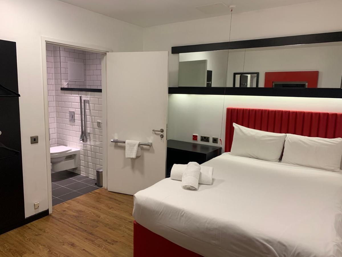 Easyhotel Hotel 2*