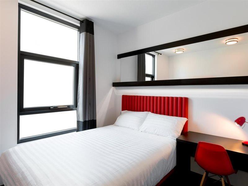 Easyhotel 2*