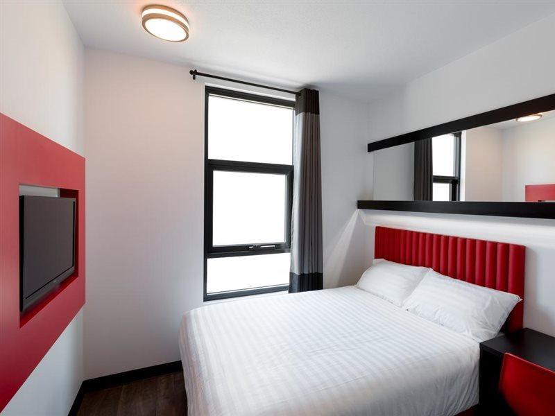 Easyhotel 2*