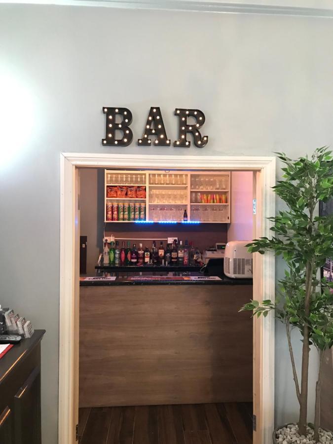 West & Bar * Newcastle upon Tyne