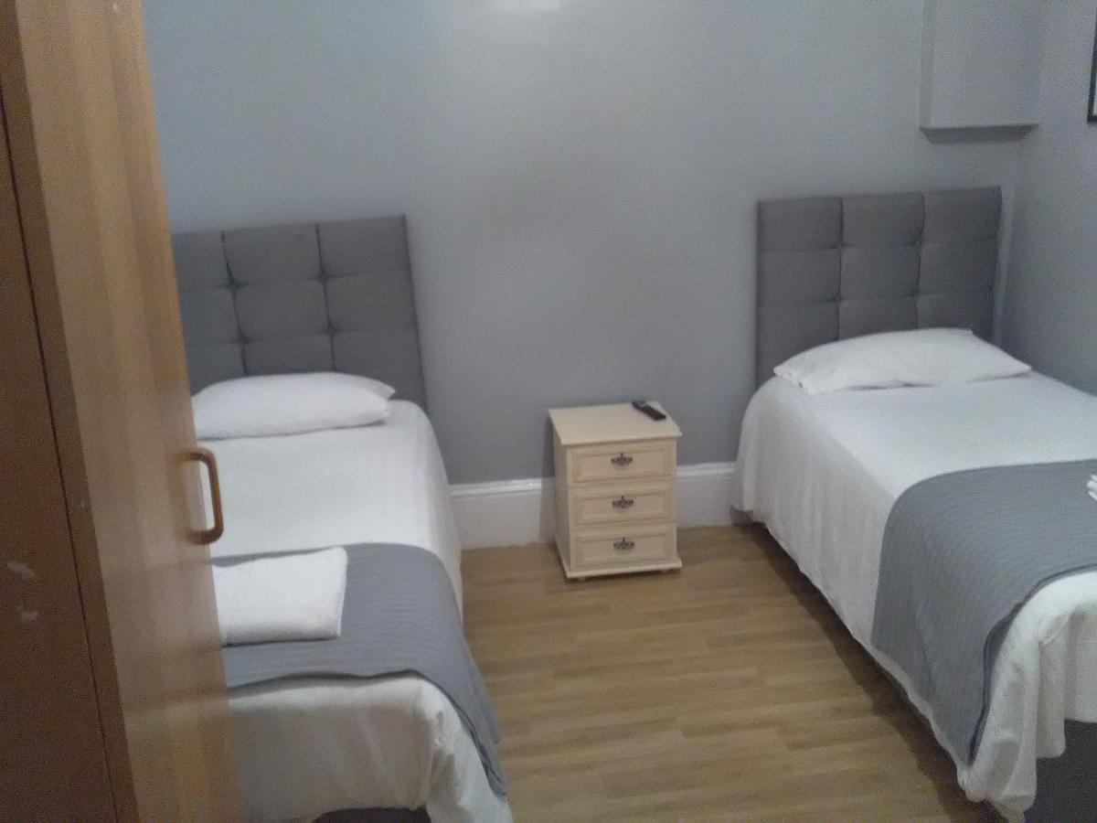 West & Bar Hotel