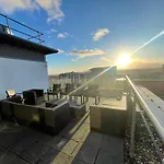 Newcastle Penthouse - Sleeps 8 - City Centre - Free Parking - City Views