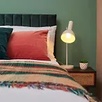 Lovely Chique Newcastle Abode - Sleeps 4 - First Floor