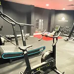 Hnfc Stays - Central Business Studio W/ Gym