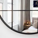 Monthly Escape - Cosy & Central - 3Bed Home - Leisure & Business - Parking