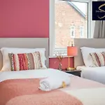 Monthly Escape - Cosy & Central - 3Bed Home - Leisure & Business - Parking
