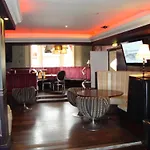 Whites Hotel