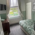 Crockets Hotel