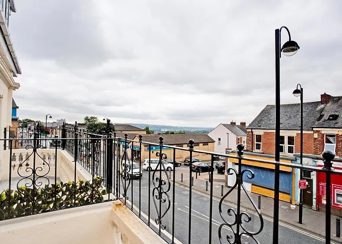 Oyo The Benwell Apartments