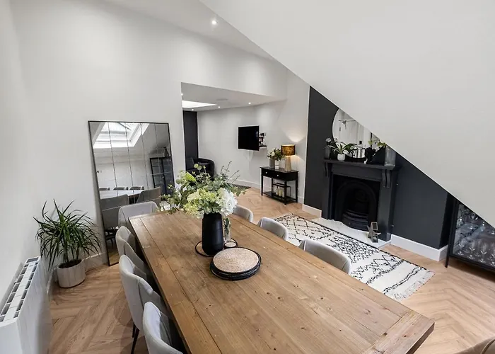 Princes Wharf, Stylish 2 Bed City Centre Apartment