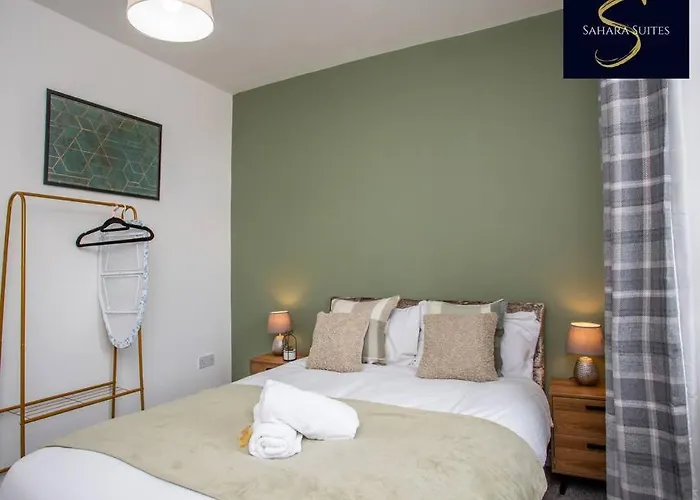 Monthly Escape - Cosy & Central - 3Bed Home - Leisure & Business - Parking