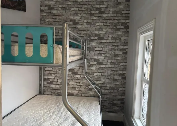 Cosy Newcastle Hideaway 4Bed Home Wi-Fi Parking