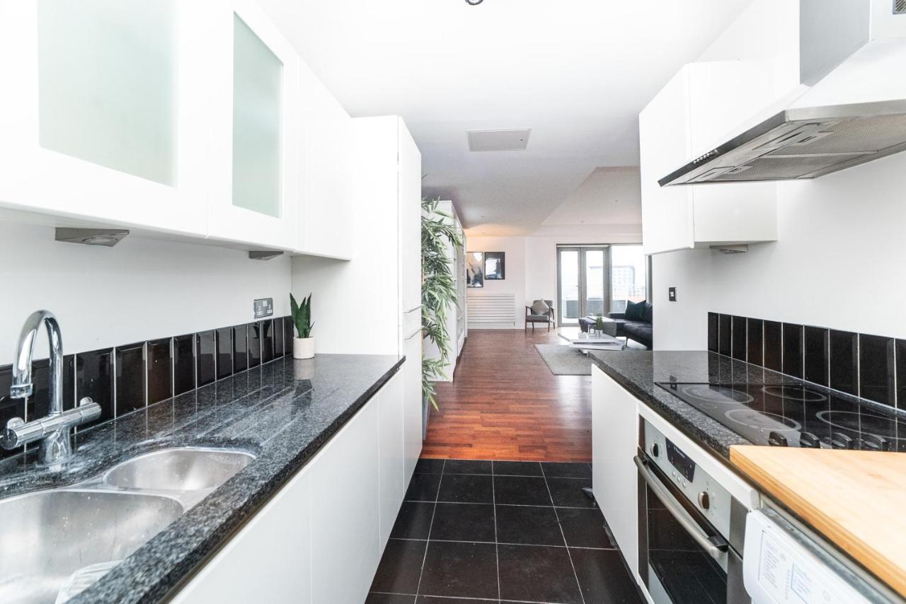 Apartment Penthouse - Sleeps 8 - City Centre - Free Parking - City Views *
