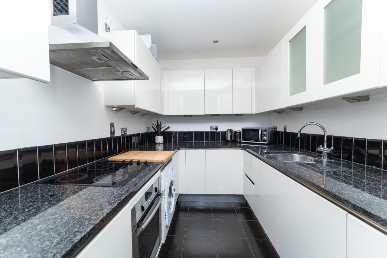 Penthouse - Sleeps 8 - City Centre - Free Parking - City Views Newcastle upon Tyne