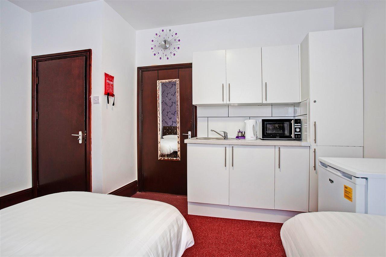 Oyo The Benwell Hotel