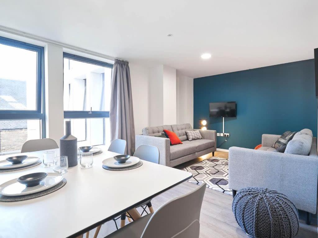 Apartment Market House In