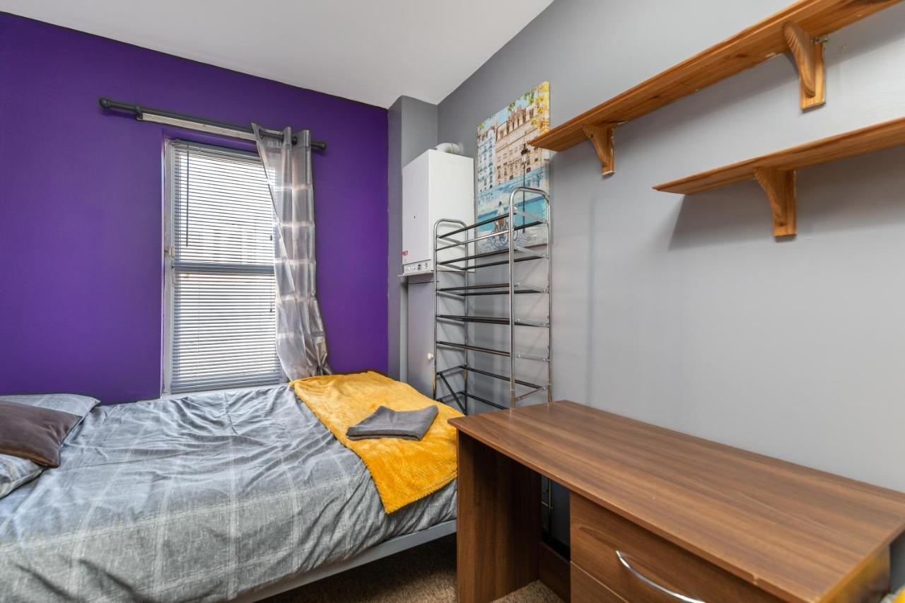 City Centre Super Spacious Free Parking And Wi Fi Apartment *