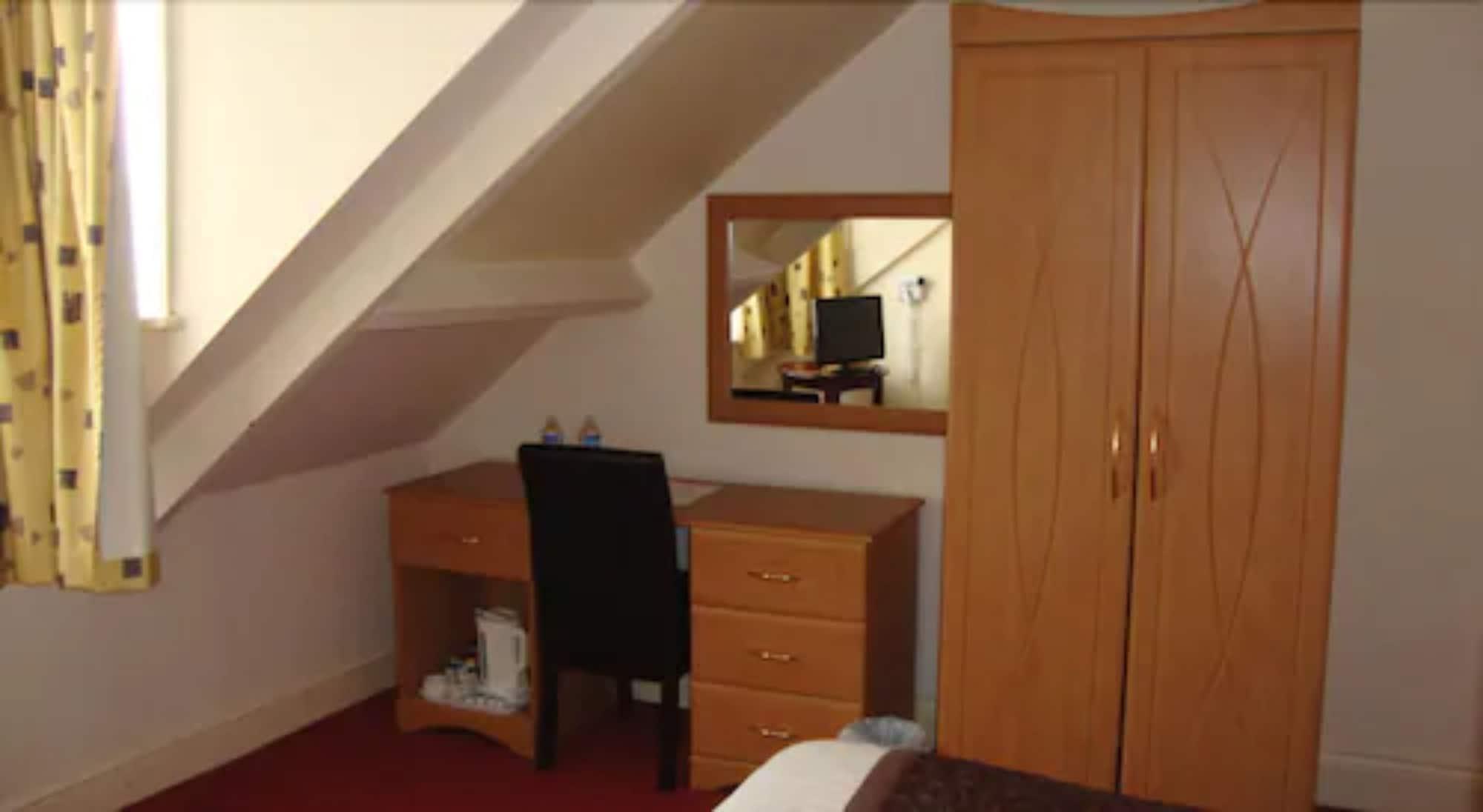 Hotel Whites 2*