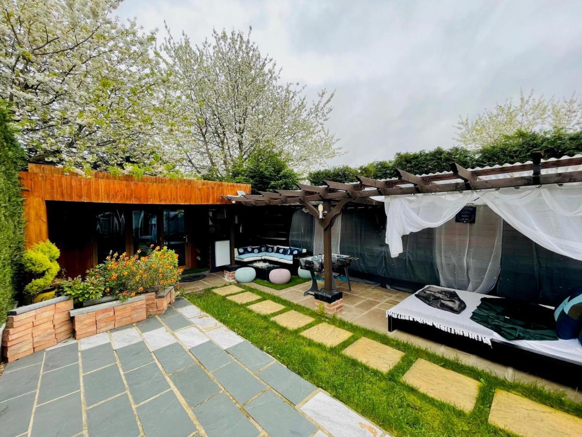 Tropical Style House Near Centre Guest house