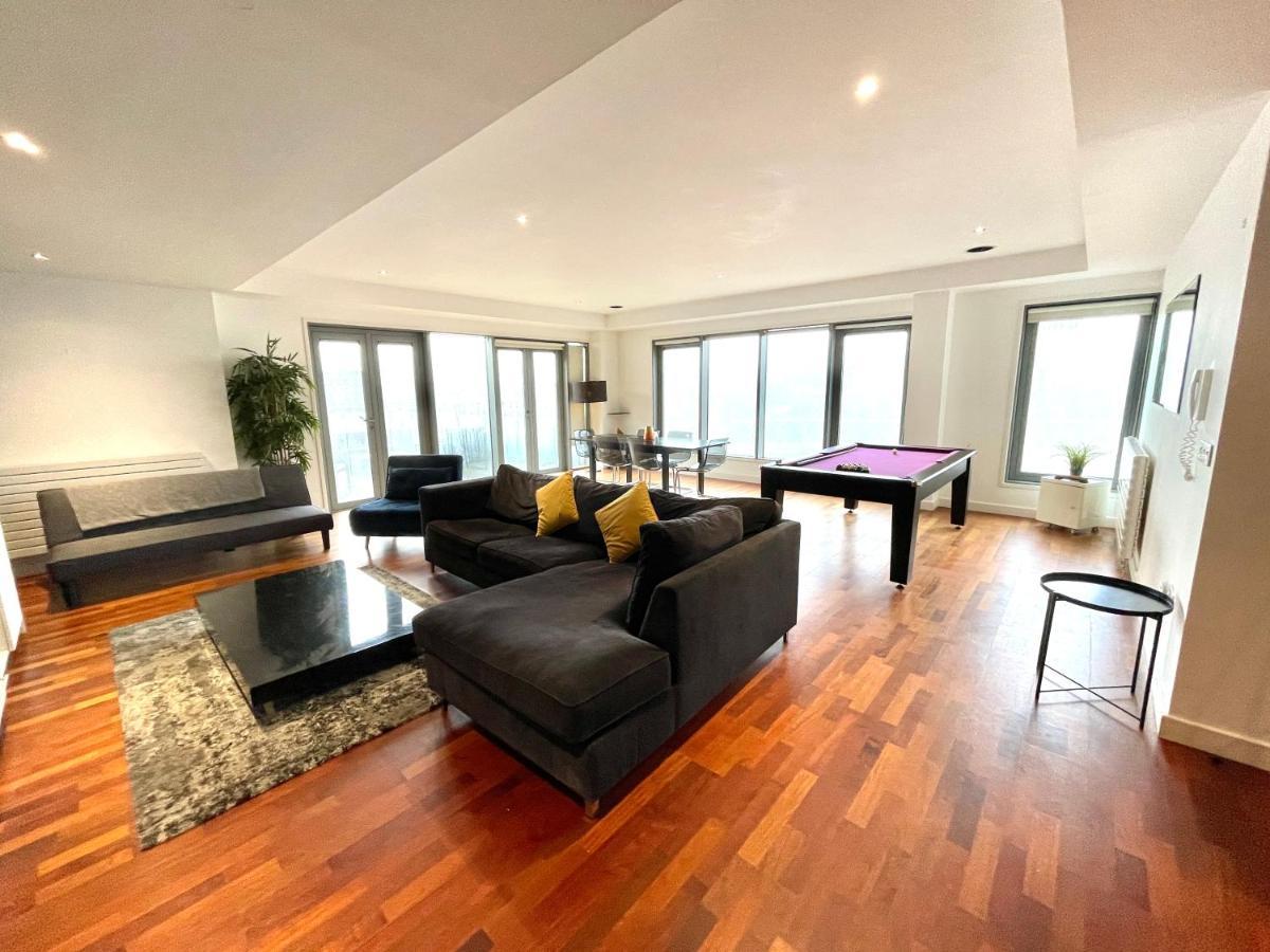 Penthouse - Sleeps 8 - City Centre - Free Parking - City Views *