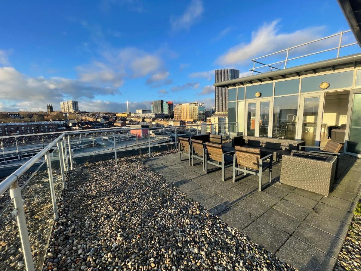 Penthouse - Sleeps 8 - City Centre - Free Parking - City Views Apartment