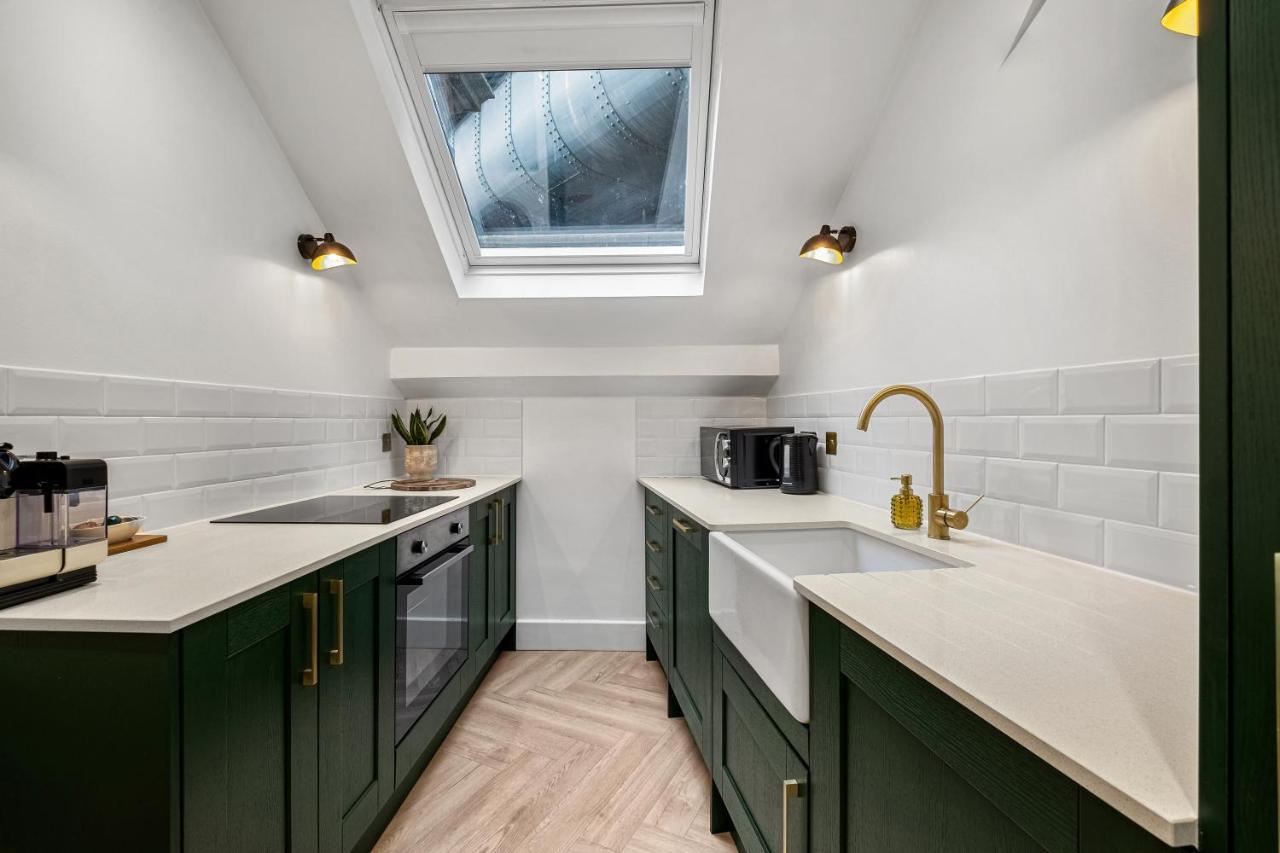 Princes Wharf, Stylish 2 Bed Centre Apartment *