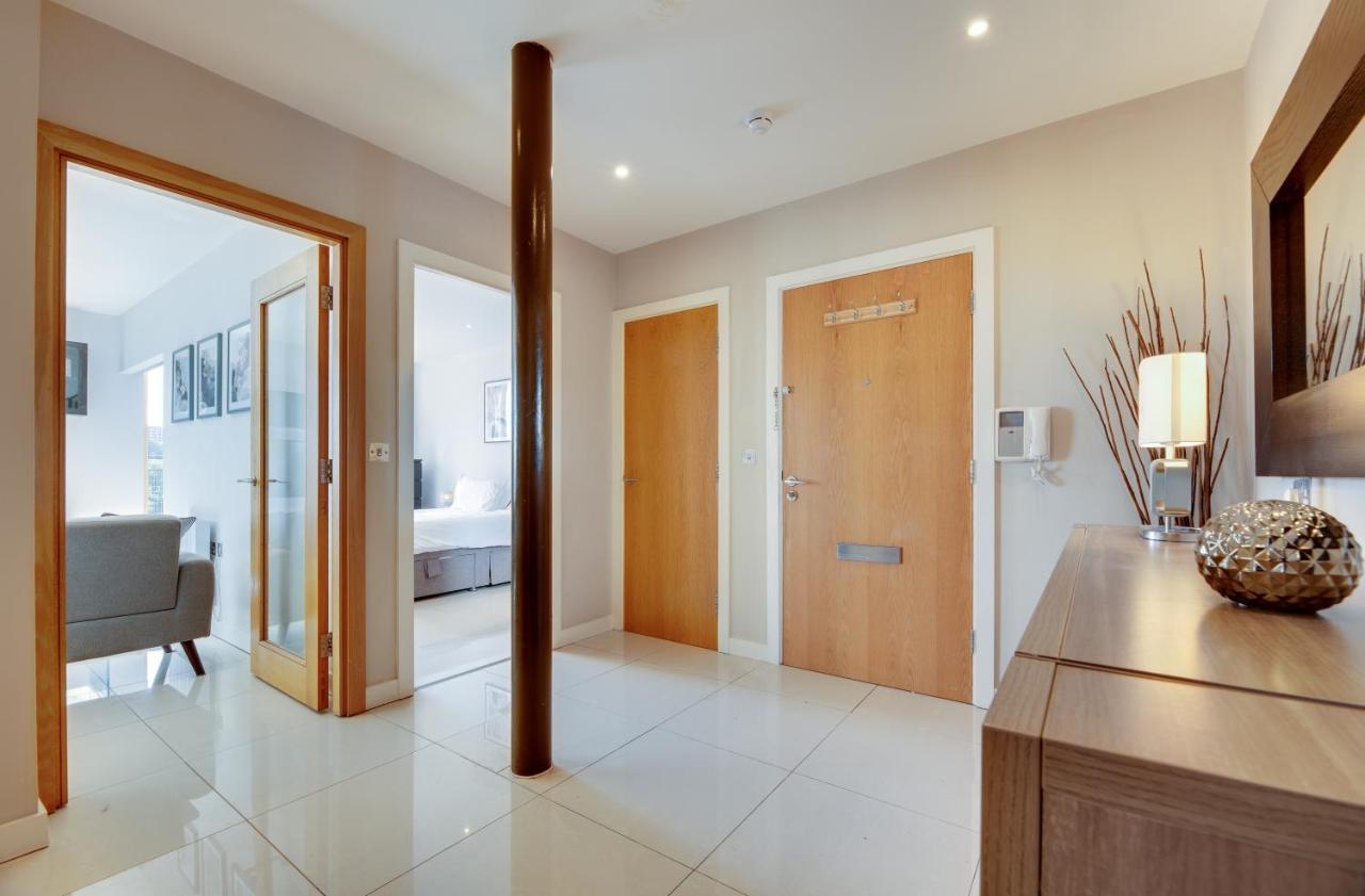 Amazing City Centre Penthouse With Private Roof Terrace *