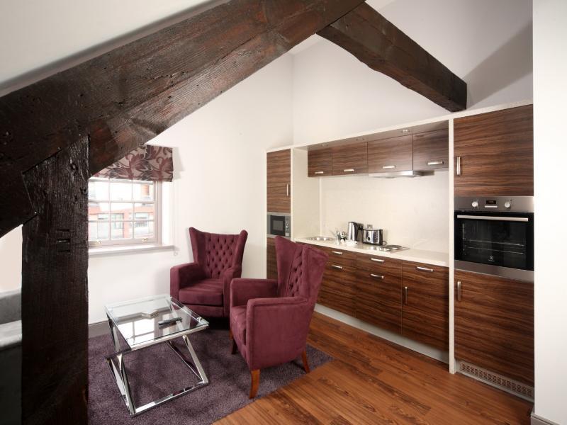 Roomzzz Aparthotel