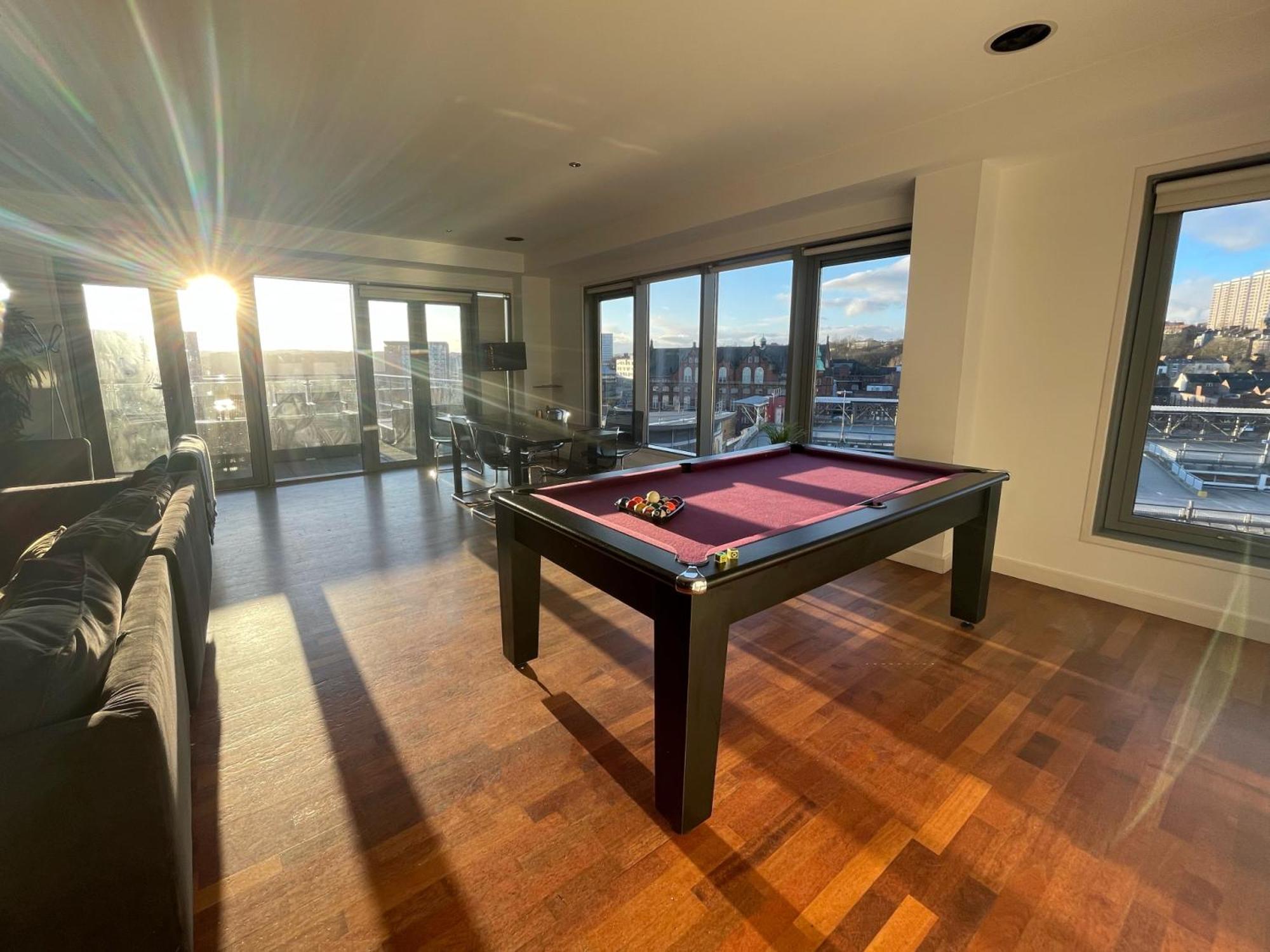 Apartment Penthouse - Sleeps 8 - City Centre - Free Parking - City Views Newcastle upon Tyne
