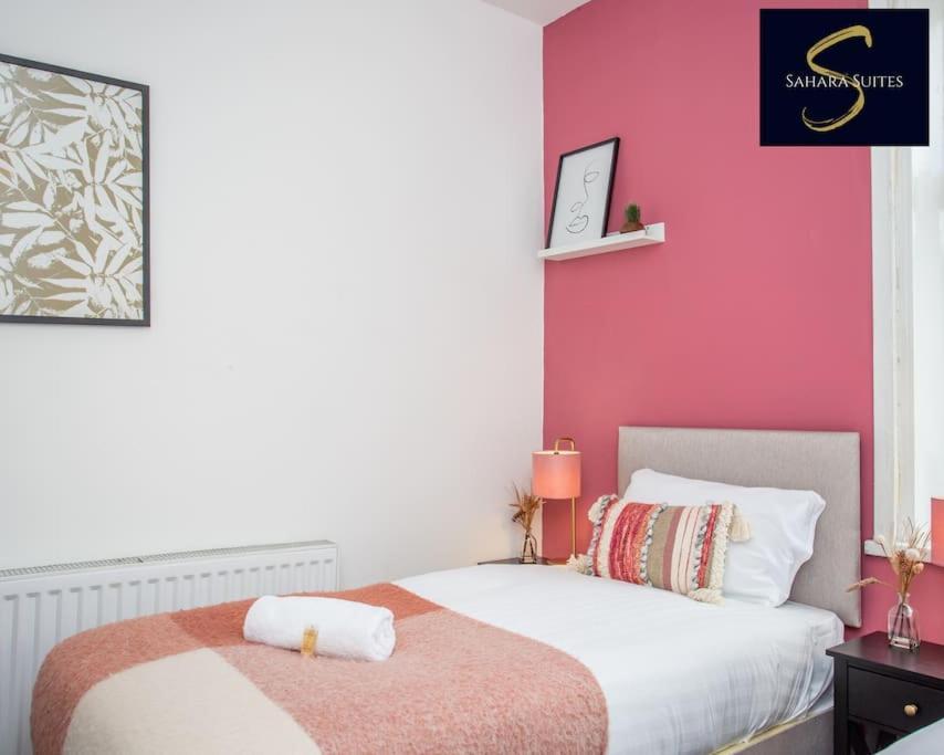 Apartment Monthly Escape - Cosy & - 3bed - Leisure & Business - Parking - Near A1 & A19 *