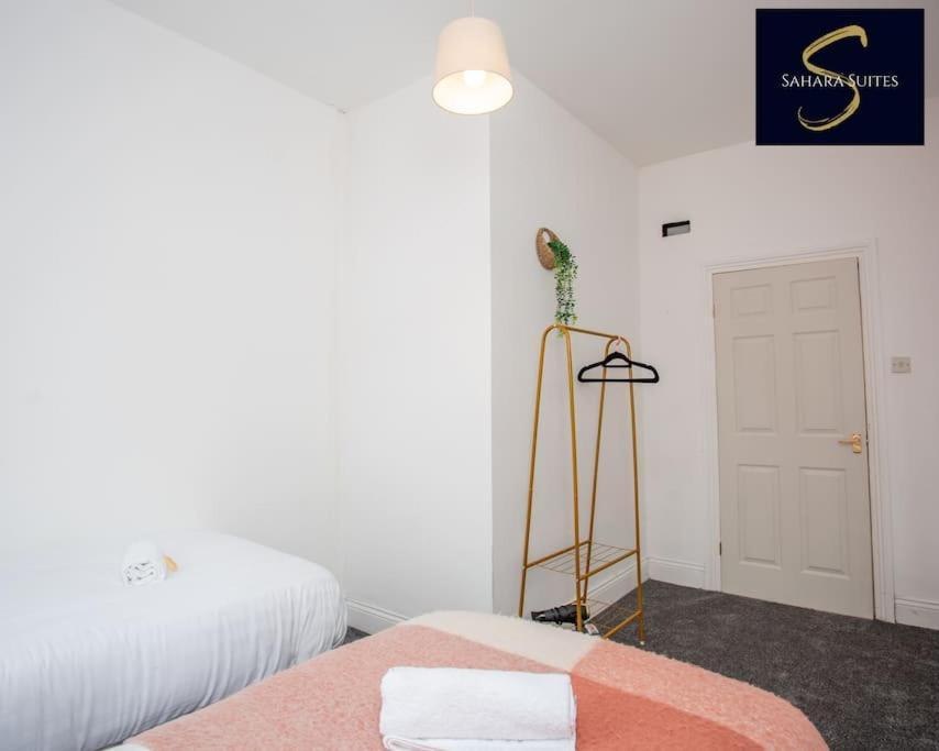 Monthly Escape - Cosy & - 3bed - Leisure & Business - Parking - Near A1 & A19 Apartment