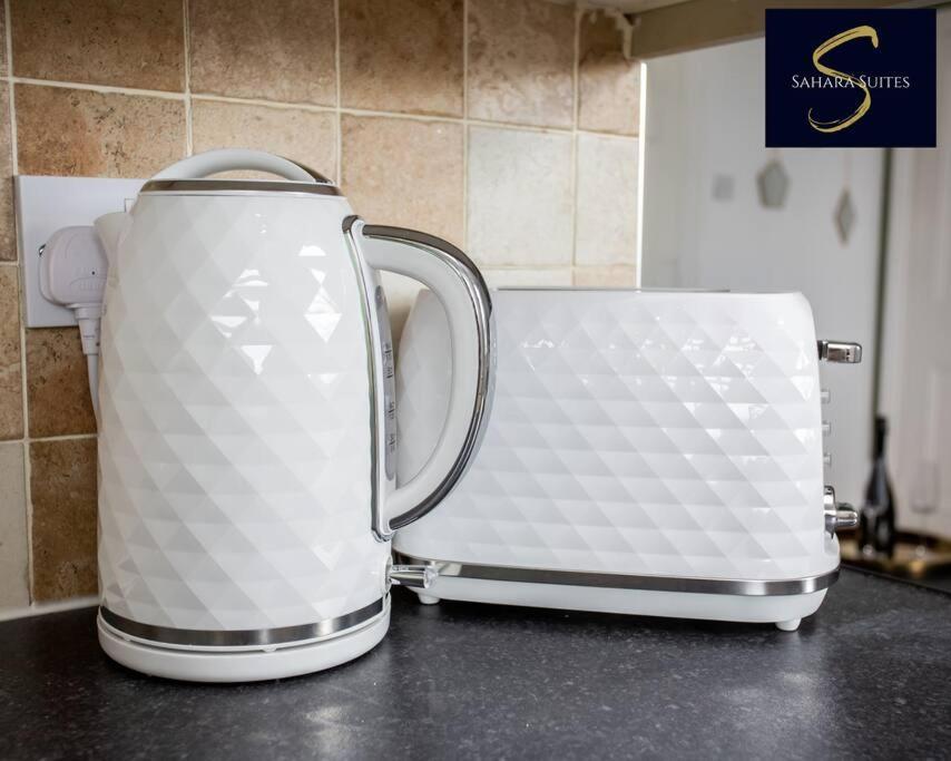 Monthly Escape - Cosy & - 3bed - Leisure & Business - Parking - Near A1 & A19 Apartment