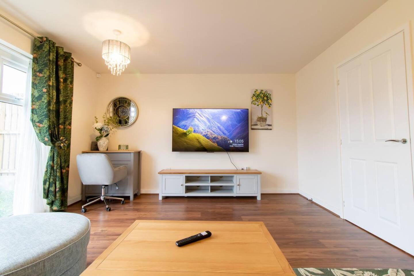 Pass The Keys Modern Comfortable House Holiday home