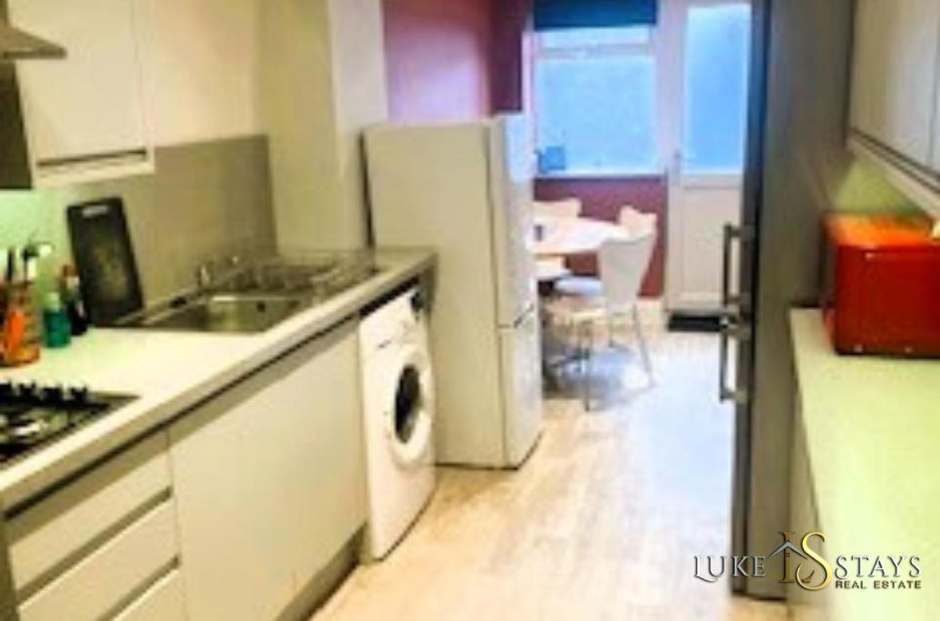 Luke - Welbeck Road Apartment