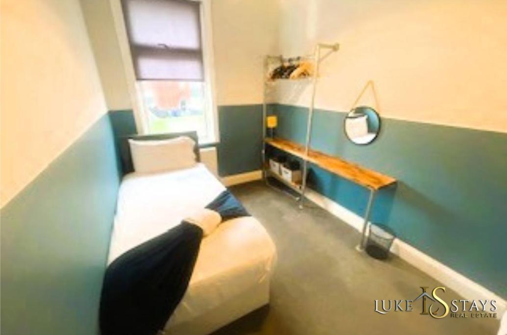 Luke - Welbeck Road Apartment