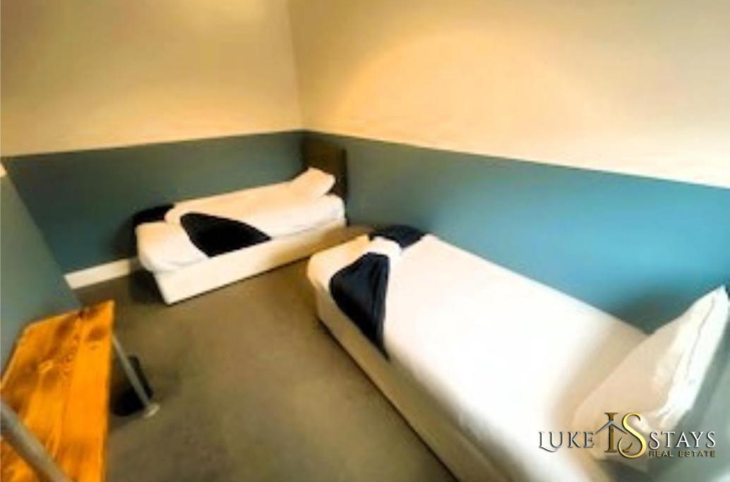 Luke - Welbeck Road Apartment *