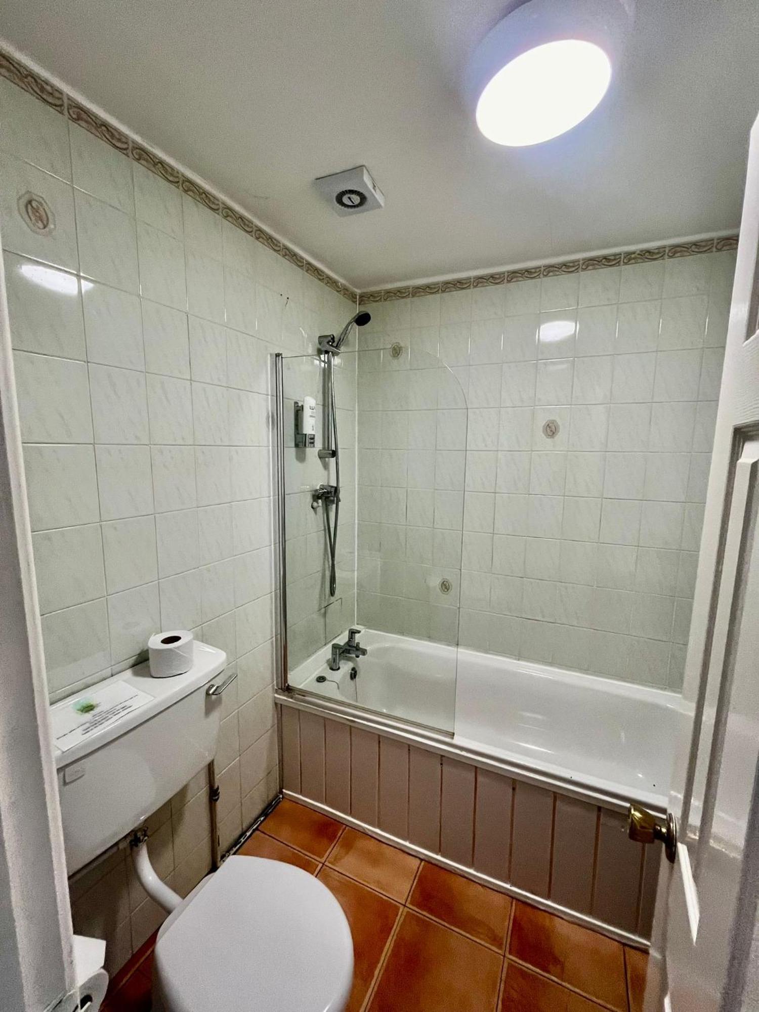 Whites Hotel 2*