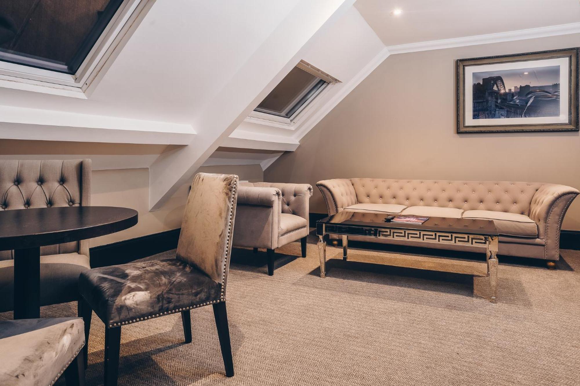 County & County Hotel 4*