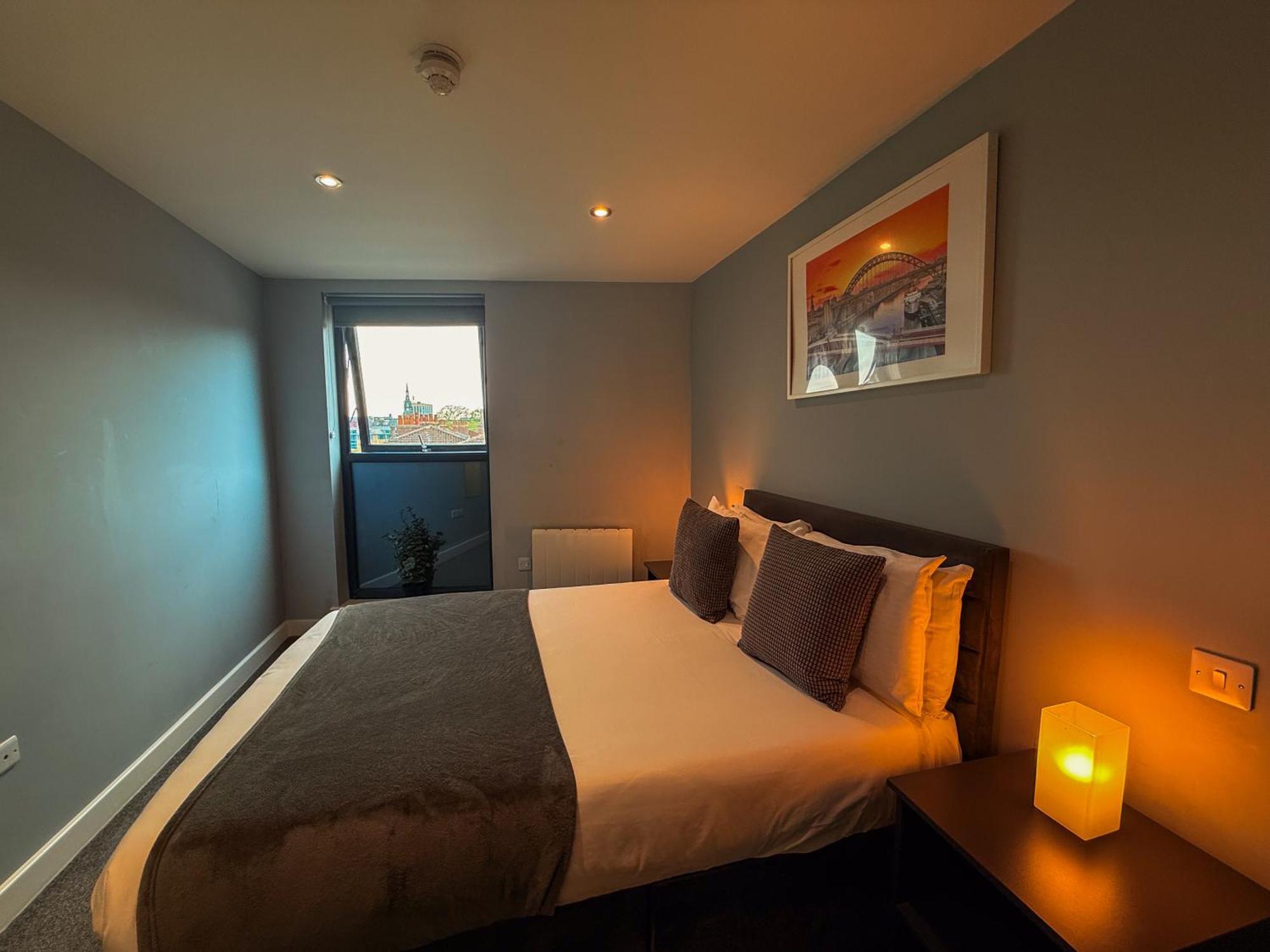 Apartment Modern 3 Bedroom Quayside - Sleeps 8 Free Parking Newcastle upon Tyne