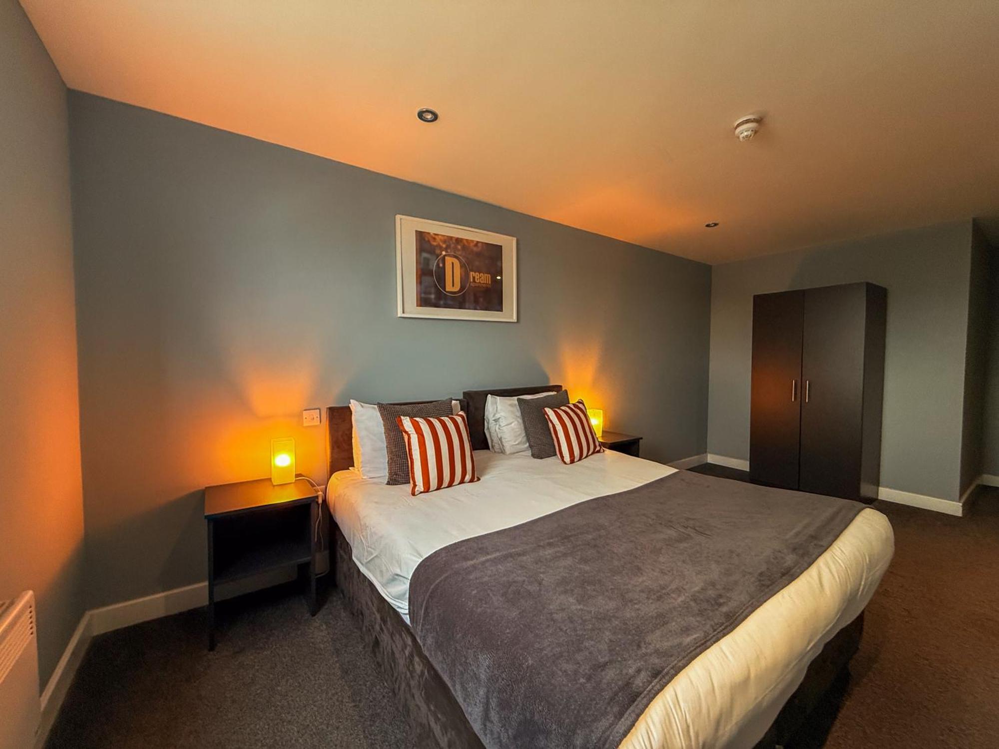 Apartment Modern 3 Bedroom Quayside - Sleeps 8 Free Parking Newcastle upon Tyne