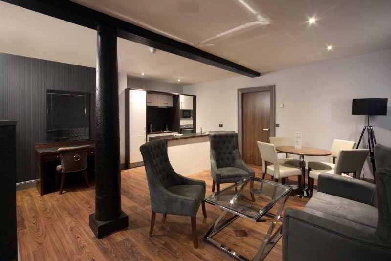 Roomzzz Aparthotel