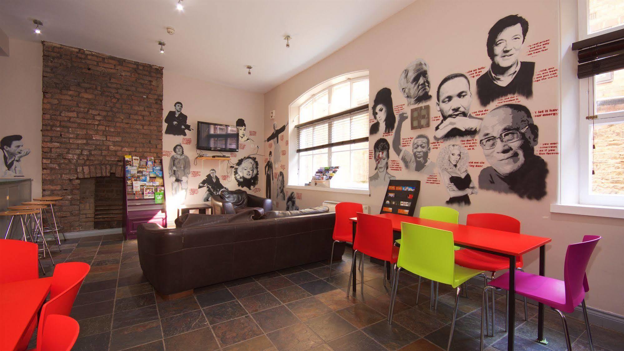Albatross Hostel *