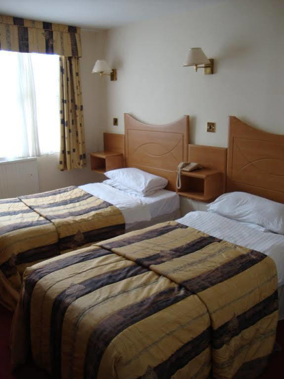 Whites Hotel