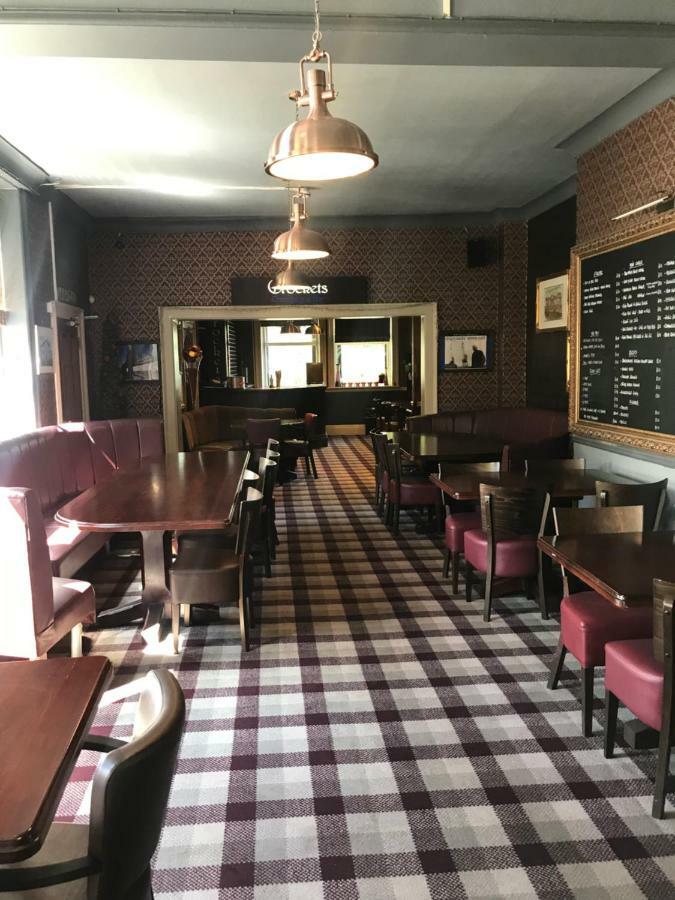 Crockets Hotel *