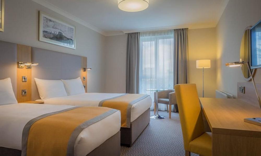Maldron Hotel 4*