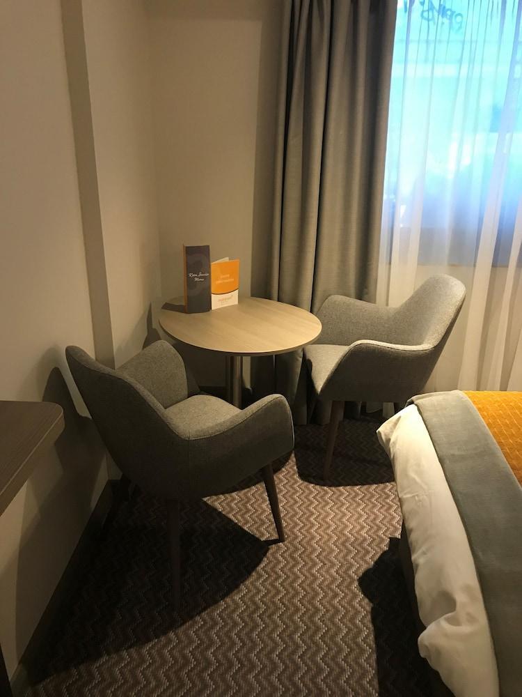 Maldron Hotel